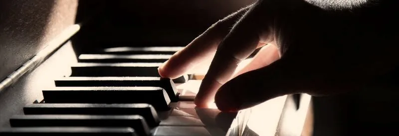 Do czego służy muzyka w filmie i jak kształtuje emocje widza