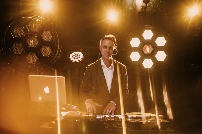 Ile zapłacisz za DJ-a na poprawiny? cennik usług i przykładowe ceny