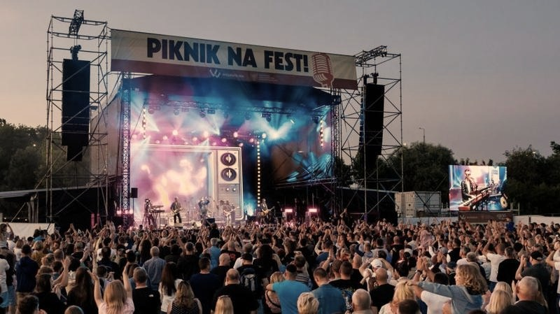 Jak napisać recenzję koncertu, która oddaje emocje i przyciąga uwagę