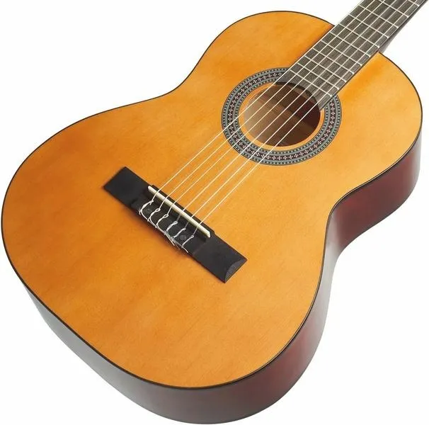 Jak wybrać idealną gitarę klasyczną 4/4? Przewodnik dla początkujących