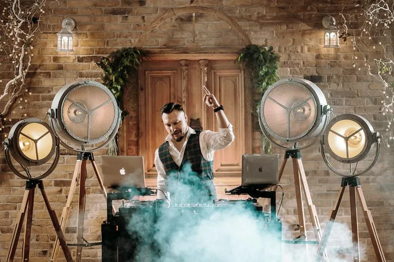 Zarobki DJ-a