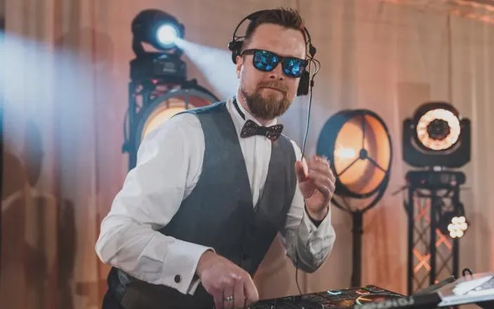 Zarobki DJ-a w Polsce